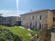 Maison en pierre indépendante