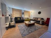 Nice 3bed apartment only 3 stops to London centre