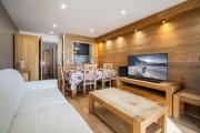 Ski in and out Bright Alpine Flat with Mountain views