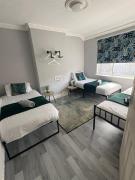 Nottingham University, 3 Bedroom House, Sleeps 7