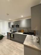 Modern Open-Plan Apartment - Leytonstone Station