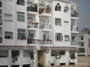 Apparemment lumineux et bien situé