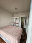 Apto bem localizado há 1 quadra do mar