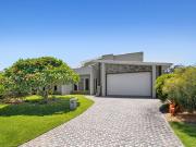 The Doggy Beach House - with Pool in Pottsville