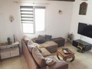 Pavillon au bord de la mer