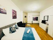 Large studio flat in central Location