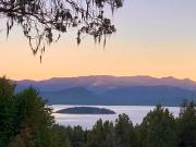 Gran casa con pileta climatizada y vista al lago