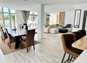 Elegant And Spacious House A118