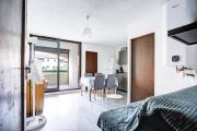 Studio refait neuf ,4 personnes, terrasse, parking privé, climatisation