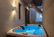 Devina Residence 2025 , Luxury City Jacuzzi Apartment