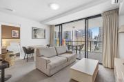 Stylish Brisbane Stay with Pool and Gym Access
