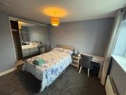 Homely Spacious En-suite near city centre