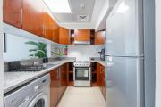 Free housekeeping visits during your stay - StayShort - Captivating 1BR in JLT Perfect for 4