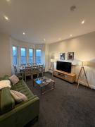 Spacious Tenement with free parking