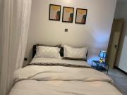 Modern 3BR near restaurant and mall