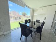 Italian luxe 6 sleeper apartment near canal walk