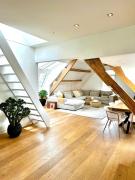 Modern loft at the heart of Museum district with free bikes or Audi up request