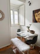 Cozy Lisbon Apartment in Graça I
