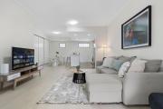 26E ABNB-Style 3BR with 2 Free Parking, Walk to Chinatown burwood