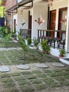 Top General Luna Top General Luna