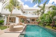 Seaside Luxury 4BR Villa, 400m to Finns, Canggu