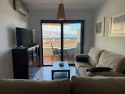 Sunny 2-bedroom apartment with sea view