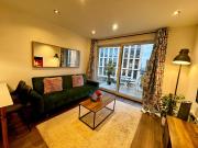 Home2Home - Train Station