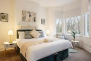 Spacious Retreat 5 Beds Sleeps 8 Free Parking