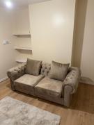 3-Bed Home, Free Parking, Smart TV,Family & Business Ready