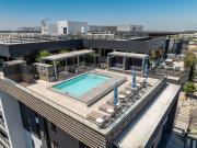 Stylish City Escape Walk to Shops Dine & Explore