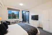 Myola - Modern Studio on Huskisson Main Street By Nautilus Apartments Jervis Bay