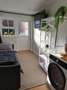 Willow Studio - a self-contained studio w parking