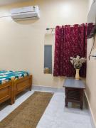 Ratnadeep Palace - Near Kashi Vishwanath Temple & Dashashwamedh Ghat