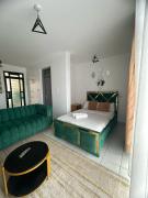 C & c LUXURY HOMESTAYS