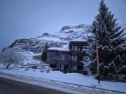 Le Nid Douillé du Crêt, parking et terrasse