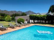 La Jolie Dauphine Guest House