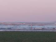 Próximo a praia ao comércio e ao Hospital Regional