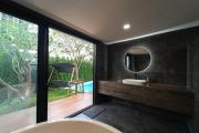 Top Sathani Khlong Tan