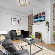 Spacious 4 Bed House - Garden - Parking - Wi-Fi Netflix 802WS