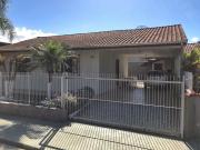 Casa com 3 quartos a 300m da praia em Penha-SC