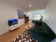 Spacious Homelike King Studio Retreat in Roseville