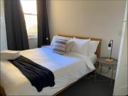 Retro Apt 6 mins to Victoria Quay - Hosted by CanStay
