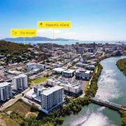 City convenience in Modern Townsville Apartment