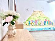 Lovely, new, bright 3 mins to beach apt 105 sq meters