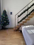 Двоповерхові апартаменти Мілена у центрі з балконом, та паркінгом