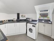 Top Floor 2 Bedroomed Flat Sleeps 4 Free Wi-Fi