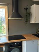 Yksityinen omakotitalo saunalla maaseudunrauhassa