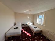 Stunning 4 Bedroom House in Luton