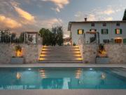 Farmhouse in Tuscany with Infinity Pool Farmhouse in Tuscany with Infinity Pool