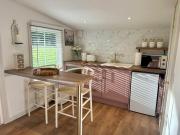 Wild Meadow Cottage - Countryside Views and King Bed